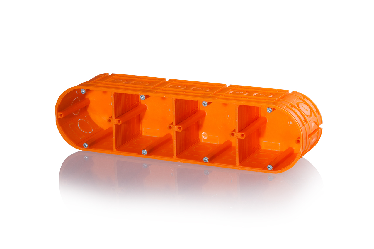 Doză aparat perete solid, cvadruplă, șuruburi 4p x 60mm